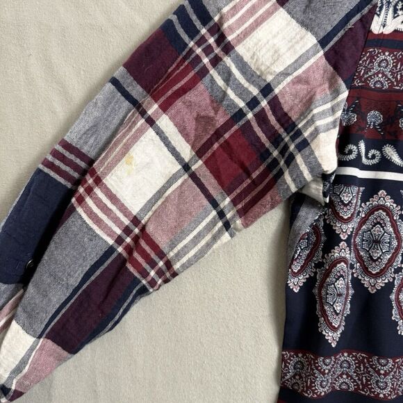 Westbound Shirt Women's Size Medium Blue Red Boho Button Up Long Sleeve Roll Tab - Picture 4 of 4